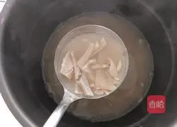 Illustration of how to make pig skin jelly 14