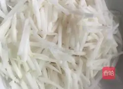 Illustration of how to make dried shrimp and radish soup 2