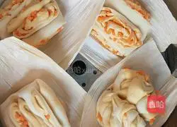 Illustration of how to make two-color carrot rolls 14