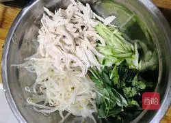 Illustration of how to make cold shredded chicken 8
