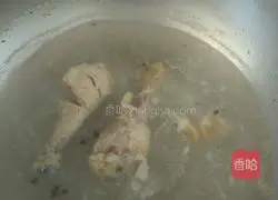 Illustration of how to make shredded chicken noodles 2