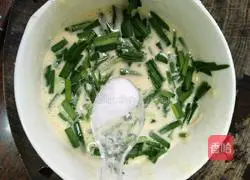 Illustration of how to make chive egg pancake 5