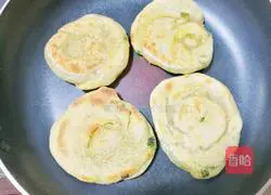 Illustration of how to make scallion pancakes 17