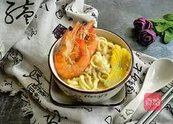 Illustration of how to make hand-made noodles with fresh shrimps in clear soup 17