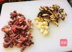 Illustration of how to make mushroom and beef soba noodles 1