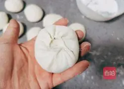 Illustration of how to make mushroom and green vegetable buns 18