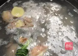 Lotus root and mutton chop soup recipe 6