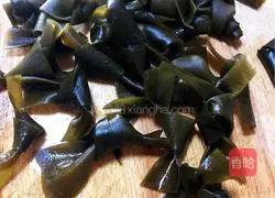 Illustration of how to make kelp bone tofu soup 3