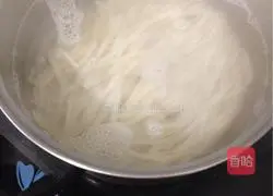 Illustration of making braised noodles 15