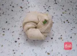 Illustration of how to make salt and pepper rolls 10