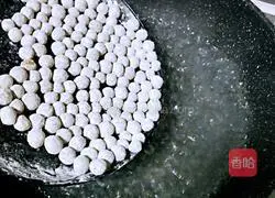 Illustration of how to make pearl milk tea 9