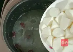 Black-bone chicken and yam soup Illustration of how to do it 10