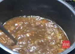 Illustration of how to make beef rib soup and rice noodles 11