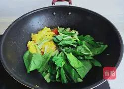 Illustration of how to make stir-fried wide noodles with seasonal vegetables 6