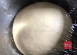 Illustration of how to make sesame and raisin toast 1