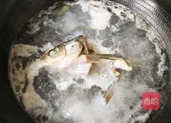 Illustration of how to make fish head soup (baby food supplement) 5