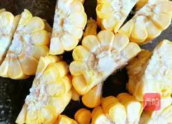 Recipe for sweet, nutritious and delicious carrot, corn, red dates, wolfberry and keel soup 3