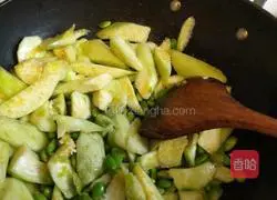 Illustration of how to make loofah pimple soup 2