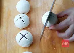 Illustration of how to make purple potato blossom steamed buns 11