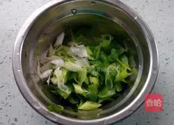 Illustration of how to make fried egg noodles with soy sauce 5