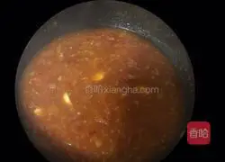 Illustration of how to make tomato and onion sauce pasta 6