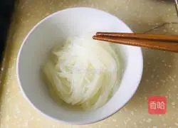 Illustration of how to make beef rice noodles 3