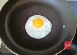 Illustration of how to make fried egg and shredded radish soup 3