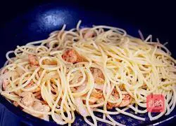 Illustration of how to make seafood pasta 9