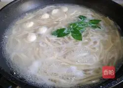 Illustration of how to make meatball noodles in clear soup 4