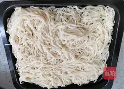 Illustration of how to make refreshing cold noodles 11