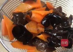 Illustration of how to make vinegared Mushu Pork 7