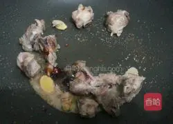 Illustration of how to make radish pork ribs soup 5