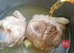 Winter Melon and Barley Bone Soup Recipe Illustration 4