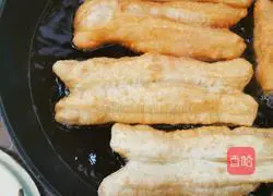 Illustration of how to make fried dough sticks 3
