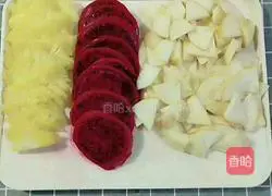Illustration of how to make pineapple and dragon fruit enzyme 2