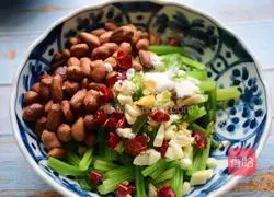 Illustration of how to make cold celery and peanuts 5