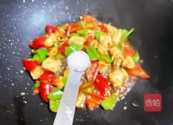 Illustration of how to stir-fry chicken breast with pepper 10