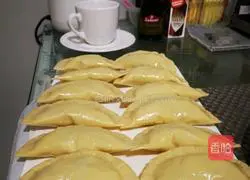 Illustration of how to make potato and pickled cabbage dumplings 5