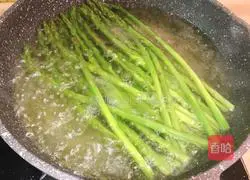 Illustration of how to make asparagus with oil 8
