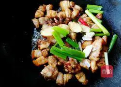 Illustration of how to make pork belly stewed with potatoes 8