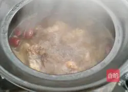 Illustration of how to make morel chicken soup 10