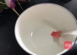 Illustration of making raisin rye bread 5