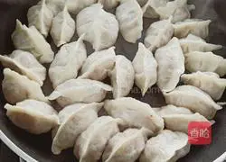 Illustration of how to make fried dumplings with pork, sweet potato and vermicelli 8