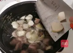 Illustration of how to make taro and dragon bone soup 8