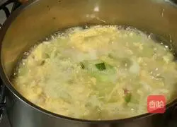 Illustration of how to make ham, mushroom and loofah soup 8