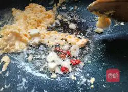 Illustration of how to make asparagus and scrambled eggs 10