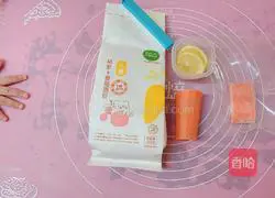 Illustration of how to make salmon and carrot dumplings 1