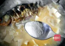 Illustration of how to make crucian carp tofu soup 12