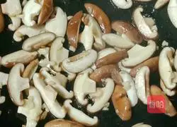 Illustration of how to make potato and mushroom mixed with cheese noodles 9