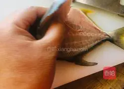 Steamed golden pomfret Illustration of how to do it 1